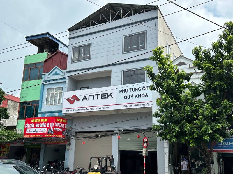 Cửa Hàng Phụ Tùng Ô Tô Quý Khóa