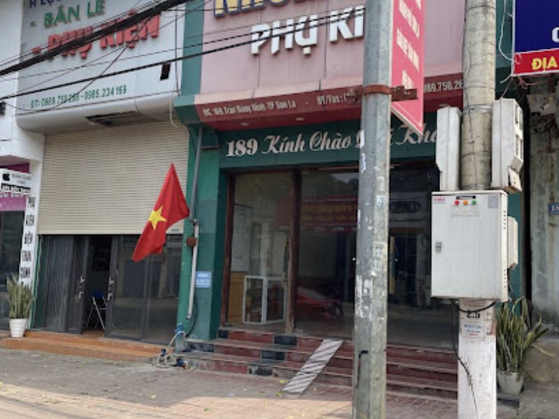 Cửa Hàng Phụ Tùng Ô Tô Sanh Lá