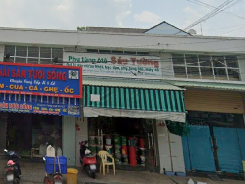 Cửa hàng phụ tùng ô tô Sáu Tường